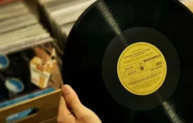 谁掀起了黑胶复兴潮？