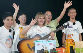 辛巴又开撕，抖音一哥一身骚