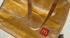 麦当劳也出托特包，谢绝购买？！网友：压力给到义乌了！