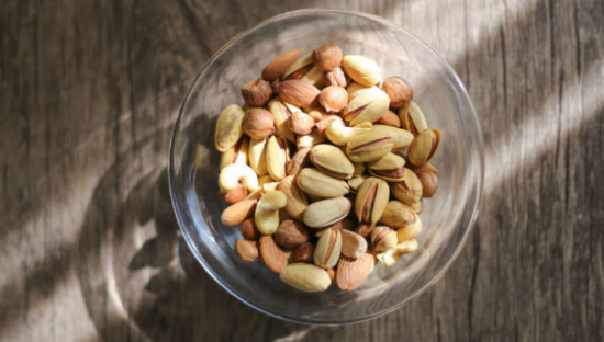 零食江湖战火再起：老网红遇瓶颈、新网红抢市场