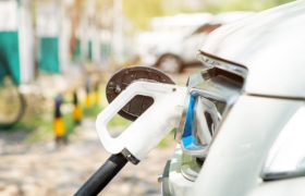 新势力盯上了“新能源车险”