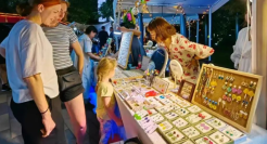 辞职摆摊的年轻人：有人月赚6万，有人倒亏几千