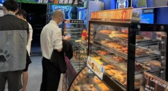 这届年轻人，饭团和爱情都在便利店里