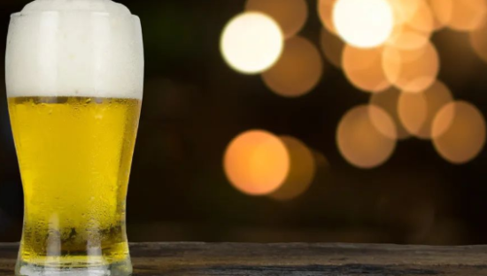 珠江啤酒掉队，怪百威？