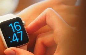 手机厂商“卷”到了手腕上