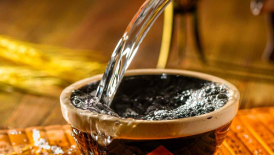 茅台大跌之下，“后进生”上海贵酒选择深潜还是上浮？