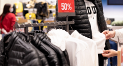 波司登在海外，心虚了？