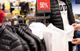 波司登在海外，心虚了？