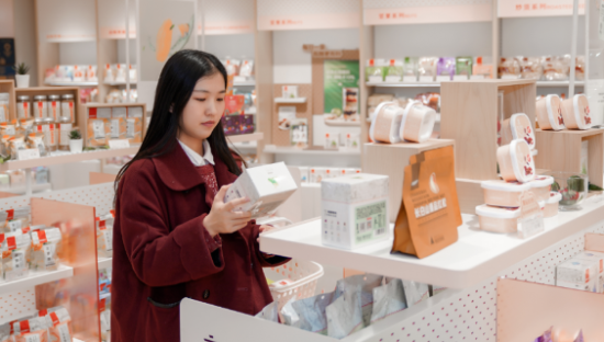 谁是零食赛道的抗压能手？