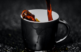 从T97大嘴营销到和府捞面跨界，新消费千亿咖啡故事永不停