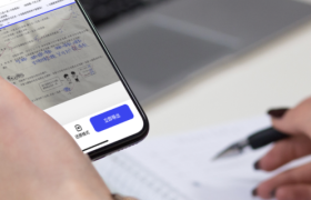 信息服务“探照灯”，年轻人买单了