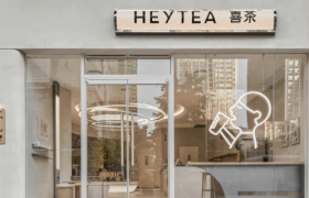 开放加盟、放弃喜小茶，喜茶 “学”瑞幸？