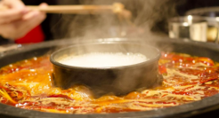 中国火锅出海，同锅不同命