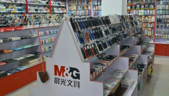 市值暴跌、口碑翻车，“文具第一股”跌下神坛了吗？