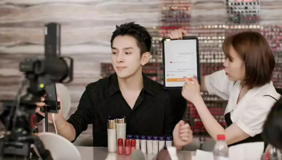 韩束快挤不进李佳琦直播间了