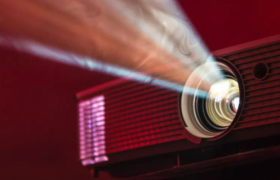 花3000块钱买的投影仪，落灰了