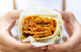 跨界咖啡、小酒馆、卖煎饼，这些企业“病急乱投医”？