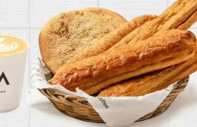 售价56元的拿铁配油条，潮牌咖啡懂早餐吗？