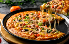 卖比萨年入16亿，达美乐“送自己”上市