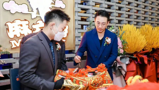 张兰要卖多少碗酸辣粉，汪小菲才能买回一张床垫？