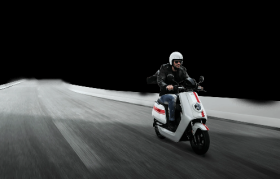 谁绊倒了小牛电动？