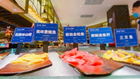 9.9一位的自助餐，靠什么赚钱？