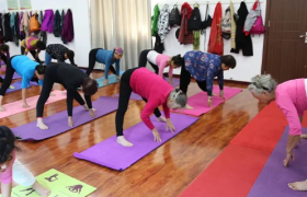 2022年，家里的老年人都去练瑜伽了