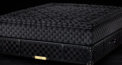 闹剧告一段落，但海丝腾的关注度似乎刚开始