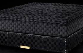 闹剧告一段落，但海丝腾的关注度似乎刚开始