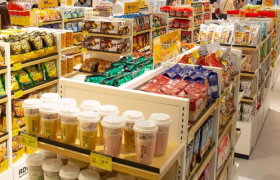 一条街开5家零食集合店，年轻人不够用了