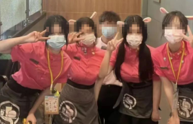 麦当劳“绝杀”肯德基，靠粉红小姐姐？统一制服黑丝，年轻有活力！网友：别了星期四……