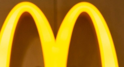 麦当劳对喷射战士下手！我直接笑拉了...