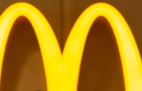 麦当劳对喷射战士下手！我直接笑拉了...