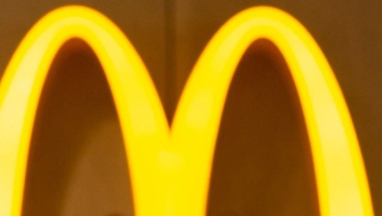 麦当劳对喷射战士下手！我直接笑拉了...