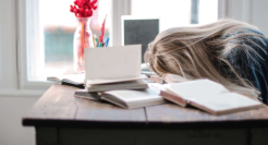 普通人的失眠，资本家的美梦