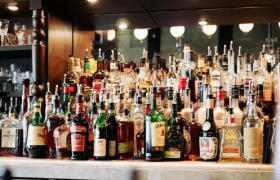 海伦司仍在山脚下