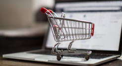 那些新消费“第一股”们，风光不再