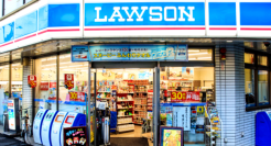 罗森惹上事了！岛国某店贴“外国人歧视”告示，被网友狂喷，其他便利店纷纷改良！网友：有点大病的……