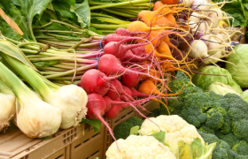 菜场变「网红」背后：即时零售、骑手与城市新地标