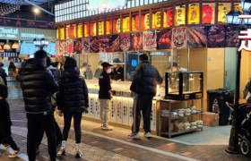 第一批“阳康”坐满餐厅，北京餐饮回血复活！