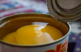 从豆豉鲮鱼到黄桃罐头，罐头如何讨好消费者？