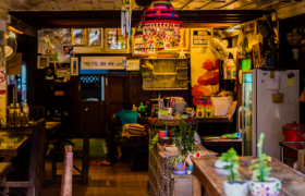 凌晨三点，餐饮人忙着“抄底”