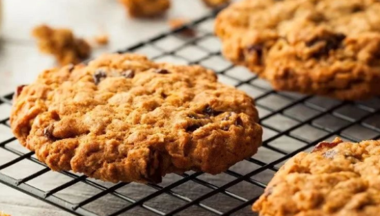 再热闹的年货潮，都没留给新烘焙一席之地