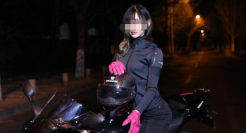 抖音千万级“机车女神”，官宣50岁男友后翻车了