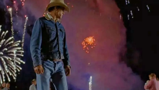 烟花生意要回春，先得问问年轻人