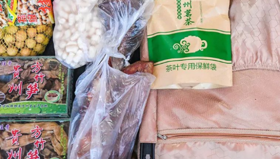 返工年轻人的行李箱，装满了“土味”