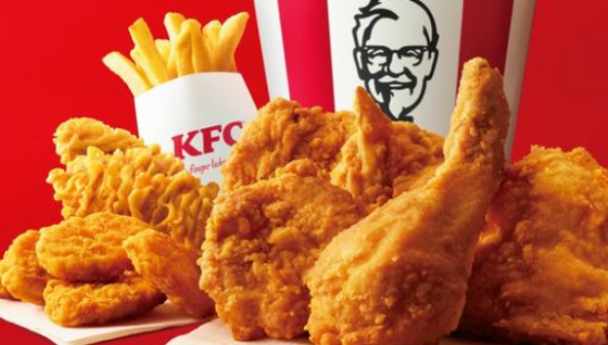 肯德基“失去初心”？最新联名差点翻车！炸鸡随便搞，玩具一套又一套！网友：买玩具送炸鸡，crazy！