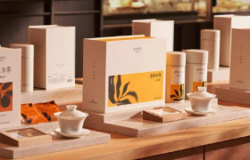 奈雪，下沉求生