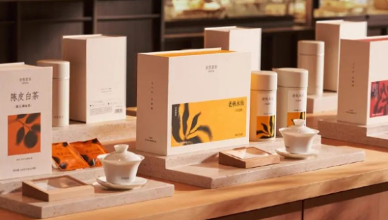 奈雪，下沉求生