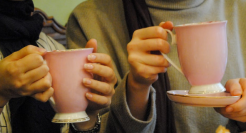 东北小城的咖啡馆，被年轻人挤爆了